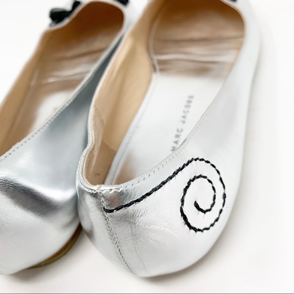 MARC BY MARC JACOBS ICONIC MOUSE FLATS Silver - Picture 6 of 8